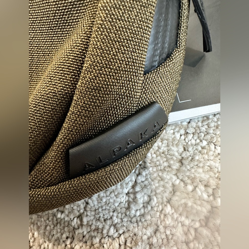 ALPACA Go Sling Nano Men's Olive Green Crossbody Bag - Picture 13 of 14